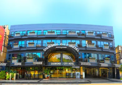 Diamond City Hotel