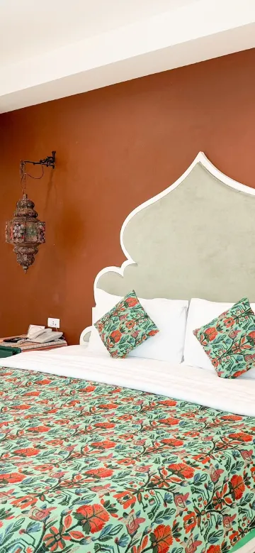 ห้องดีลักซ์ เตียงใหญ่ 1 เตียง