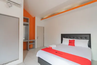 RedDoorz Syariah near BTC Fashion Mall Hotels in Sukajadi