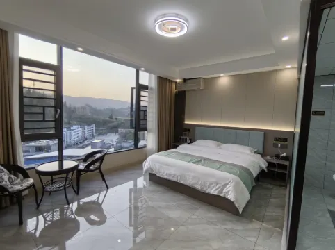 Yanhe Tangba Longteng Hotel