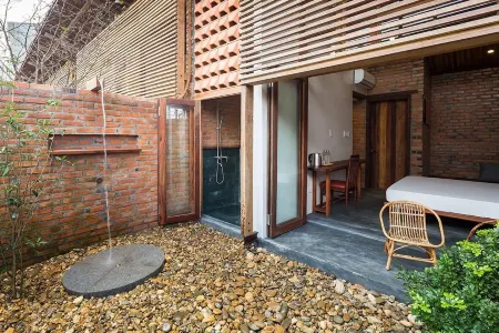 SAHI HOMESTAY RETREAT Отели рядом с достопримечательностью «Национальная Школа «Куок Хок»»