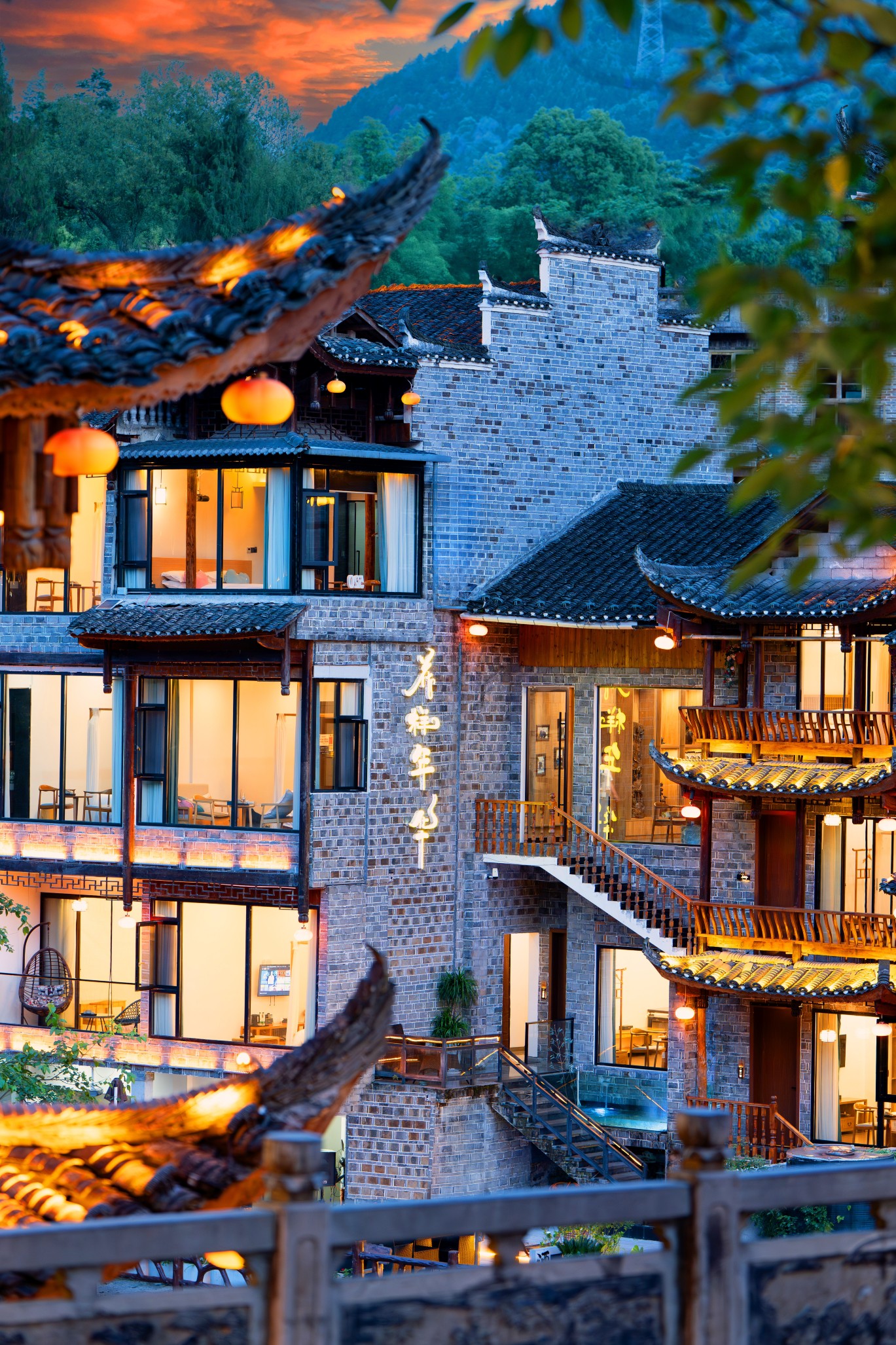 Huayangnianhua Inn(Located in Furong Town Scenic Area, near the waterfall