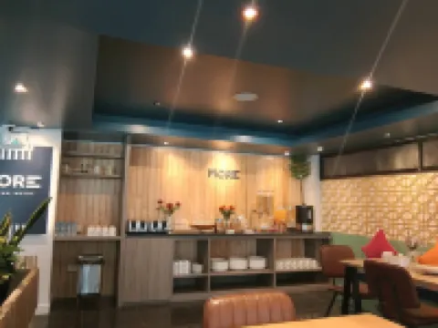 MORE Patong Hotel Hotel berhampiran Masjid Nurul Islam Mosque | مسجد