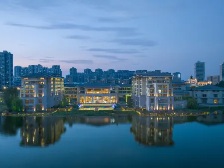 New Century Hotel Kaifeng Отели рядом с достопримечательностью «Xiao Song City»