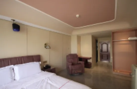 Chifeng Yue Smart Apartment (Hongshan Wanda Plaza)