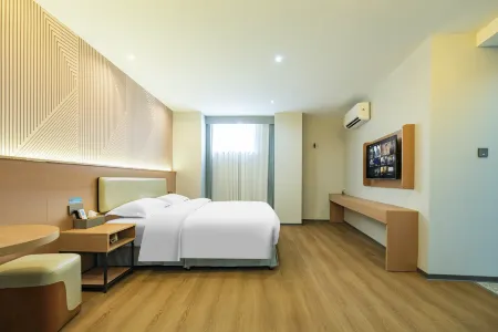 Park Lane Hotel Chengdu (Qingbaijiang Wanda Plaza) Отели рядом с достопримечательностью «Sichuan Construction Department Televison University Branch (Junior College)»