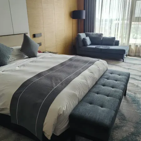 Zhiyuan Luyang Lake International Hotel
