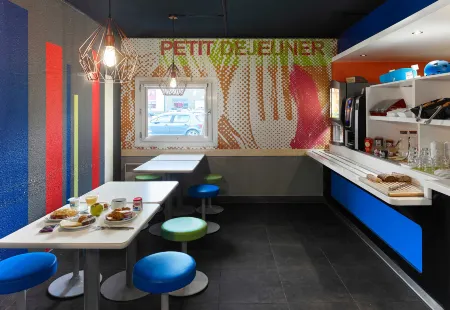 B&B Hôtel Cergy Pierrelaye Отели в г. Монтиньи-ле-Кормей