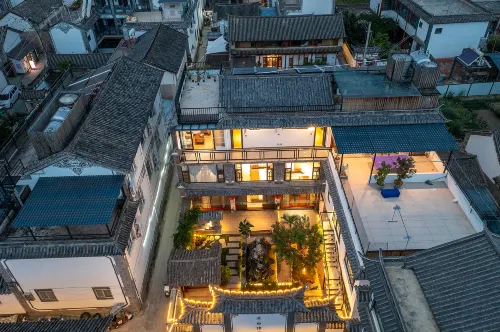 "Bai Nostalgia Courtyard @ Erhai Caicun Pier"