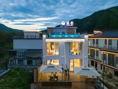 花築·明月溪客·無邊泳池·山野溯溪度假民宿（月亮灣景區店）