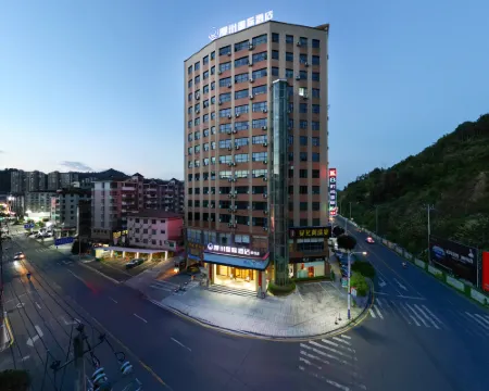 man'zhouguo'ji'jiu'dian（anhuaxiyuejiudian) Hotels in Anhua