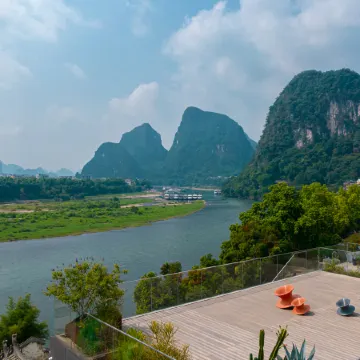 Yangshuo Percent Hotel  (West Street Li River  )