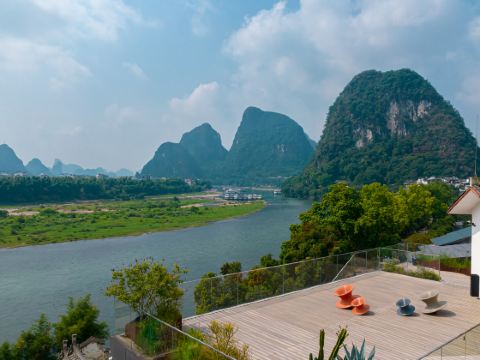 Yangshuo Percent Hotel  (West Street Li River  )