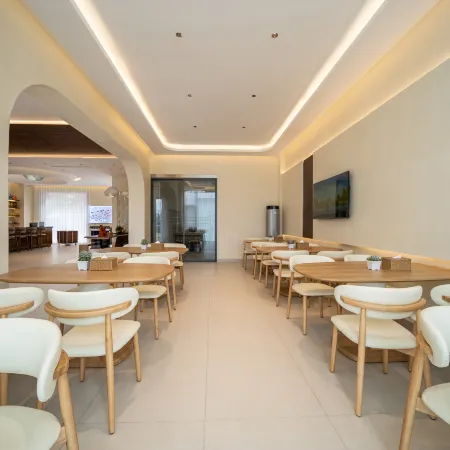 Yunxi River Bank · Jiangjing Zhen Enjoy · Smart Audio-Visual Family Leisure Hotel