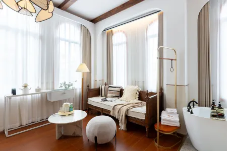 Niaodao Garden Homestay (Zhongshan Road Pedestrian Street Ferry Terminal Store)