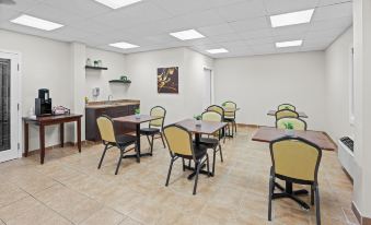 Heartland with Hot Tub - Housity