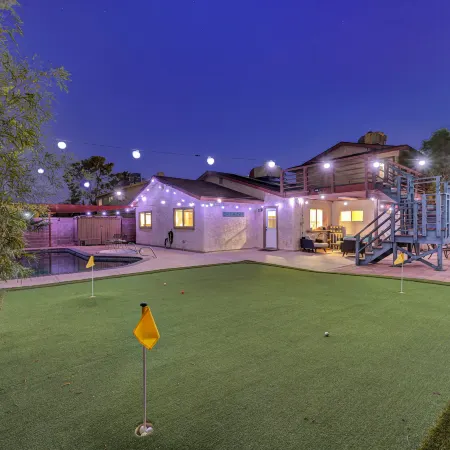 Strip-Side Villa, 6 Beds, Pool, Mini Golf, Karaoke