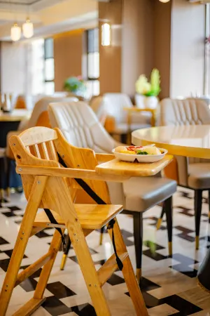 Huijianshang Hotel (Zhongyu Yijiangnan Stroll Street) Отели рядом с достопримечательностью «Anhui Normal University Qijiang College (Wenjin Campus)»