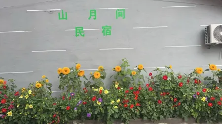 Shanyuejian Homestay Отели в г. Тахэ