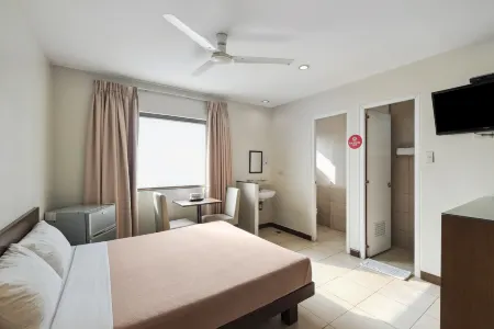 Governor Forbes Inn Отели рядом с достопримечательностью «Нешнел Шрайн оф Сейнт Джуд Таддеус»