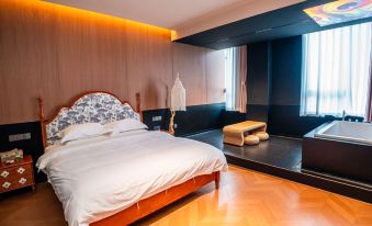 Peacock Nest Cloud Villa Hotel