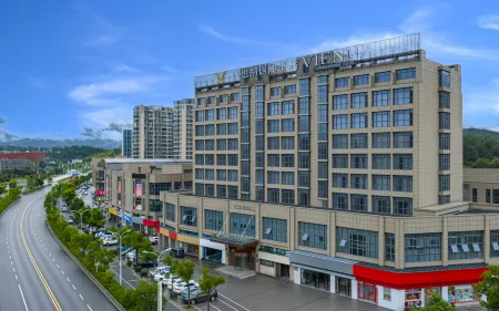 Vienna International Hotel Classic Anqing Yuexi Jincuilan Plaza Отели рядом с достопримечательностью «Dabie Mountain Azalea Ecological Cultural Grand View Garden»