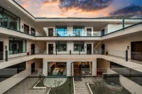 Shanye·Snow Viewing Mountain Retreat (Baisha Ancient Town Branch) 바이사진슈 예술원 주변 호텔