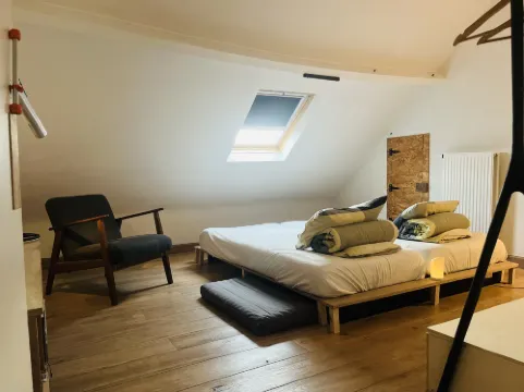 be house • lodge over comfy in Bruges