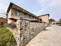 Qiluan Lan Homestay (Water Ancient City Guangyuelou) - parking