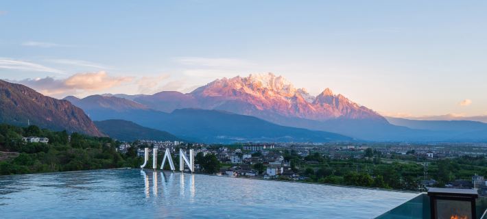 The luxury resort hotel Hotels in Yulong