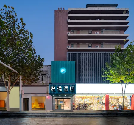 Yueying  Hotel Отели рядом с достопримечательностью «Wuhan Yangtze River Bridge»