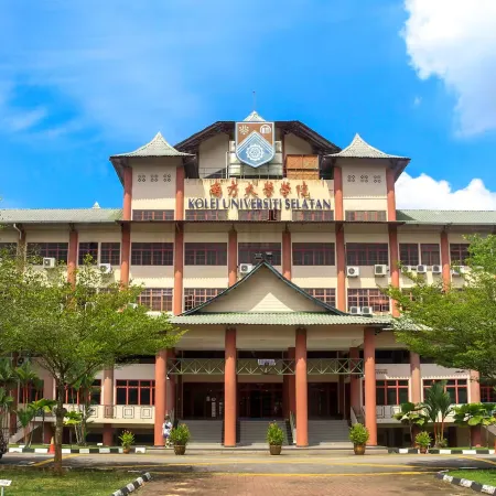 The Platino Modern Next To Paradigm Mall