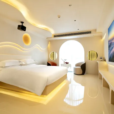 Lanshan Yuanshe Homestay (Huize Ancient City Park)