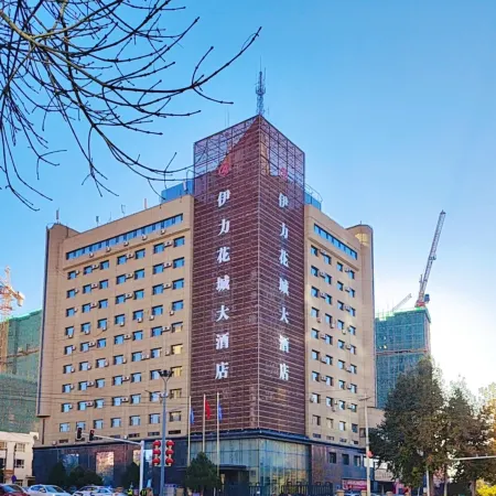 Yining Yili Huacheng Grand Hotel (People's Square)