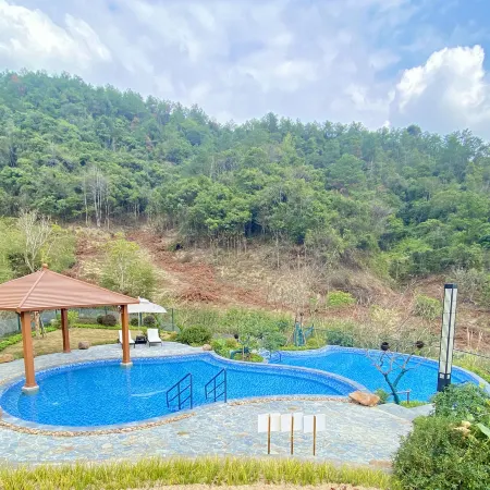 Hezhou Bamboo Hidden Hot Spring Resort