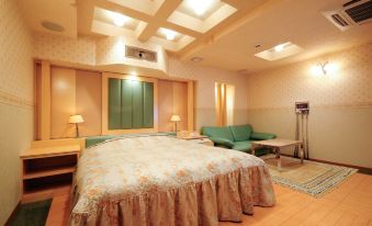 HOTEL IRON PREMIUM ROKKO (Adults Only)