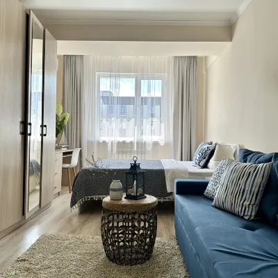 CANCUN apartment with big screen in the center of Almaty โรงแรมใกล้Central Stadium
