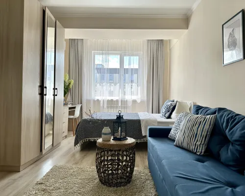 CANCUN apartment with big screen in the center of Almaty 阿拉木圖住宿飯店