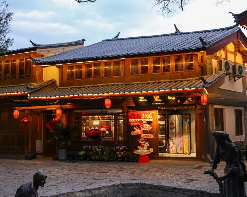 Lijiang Sanli Tian Vacation Cottages 木府（ムフ）周辺のホテル