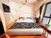 Amore Art & Cinema Inn - Homestays