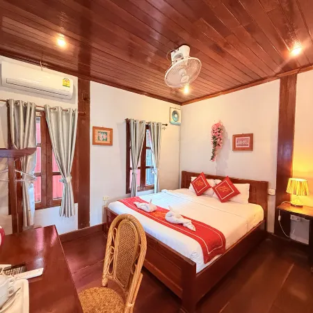 Luang Prabang - Villa Ouis Namkhan Riverside 2 Отели рядом с достопримечательностью «Ват Сиенг Тхонг»