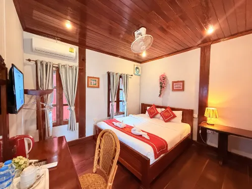 Luang Prabang - Villa Ouis Namkhan Riverside 2 - parkir