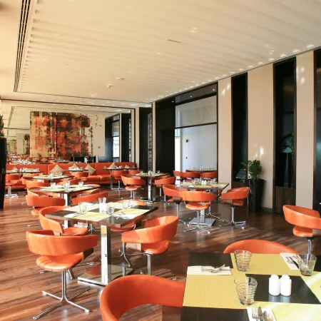 Yas Plaza Circuit by IHG Отели рядом с достопримечательностью «Пристань для яхт Яс»