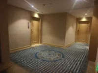 Rongshui Yingjia Business Hotel - parking