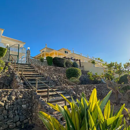 BnB Homes Villa Verde - swimming pool, marina view, BBQ and games room, garden