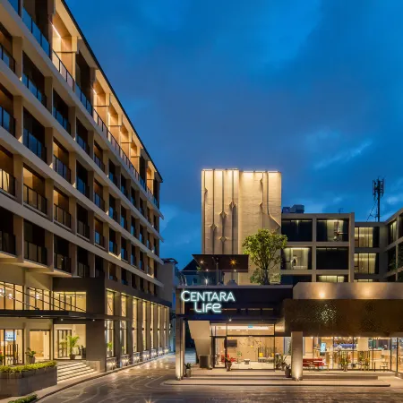 Centara Life Hotel Bangkok Phra Nakhon Отели рядом с достопримечательностью «Дусит»