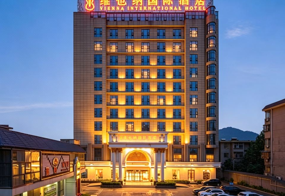 Vienna International Hotel (Xi'an Terra Cotta Warriors Subway Station) Images