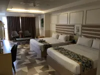 Sunday Sky Hotel in Korean Town Angeles, Near Clark International Airport - Swimmingpools