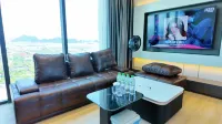 The Holiday Ha Long - Luxury ApartHotel - 2 stelle
