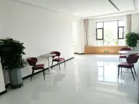Jiuzinan Court · Qinglan | Aurora · Dusk · Slope Homestay (Bagua City Lijie Store) - parking